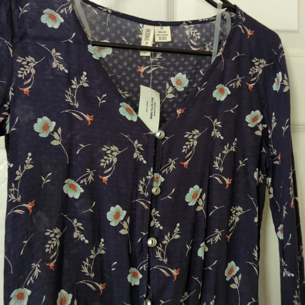 Sky and Sparrow blue floral top size XS - Picture 2 of 4